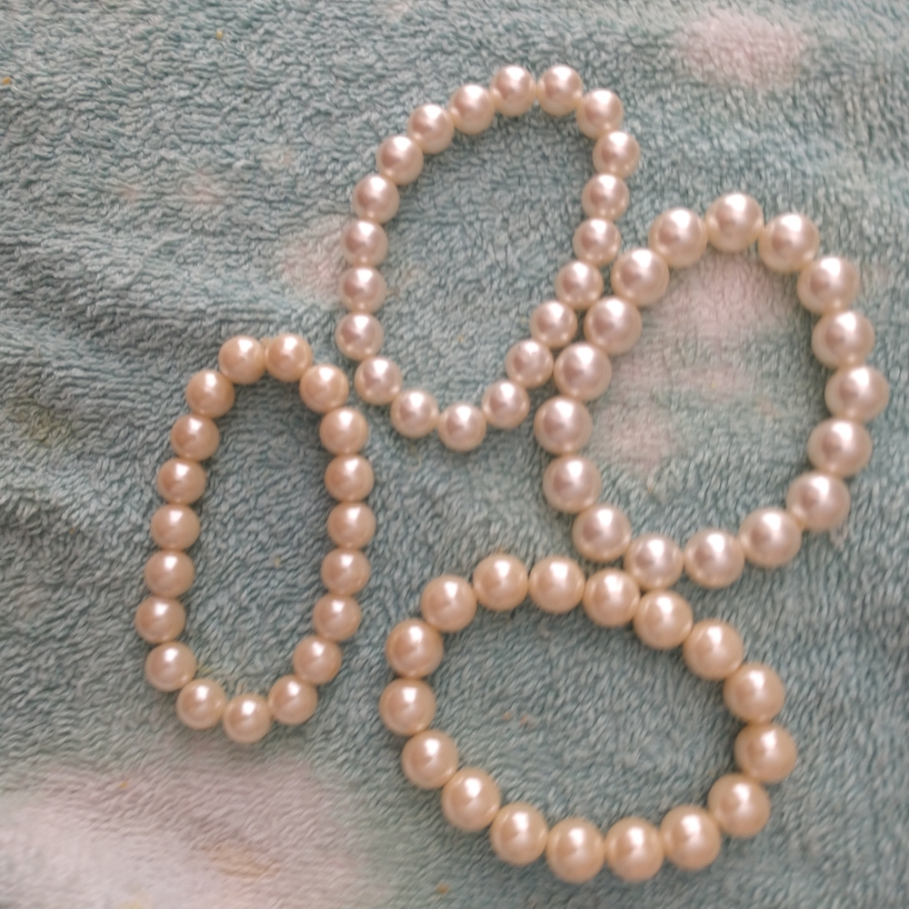 Pearl bracelets (Set of 4)